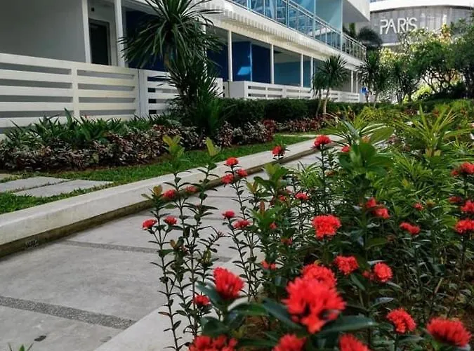 Resort Azure Urban Residences *